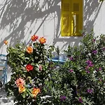 Artist - Triantafyllou Birth House Apartamento