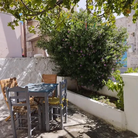 Artist - Triantafyllou Birth House דירה קפלוס